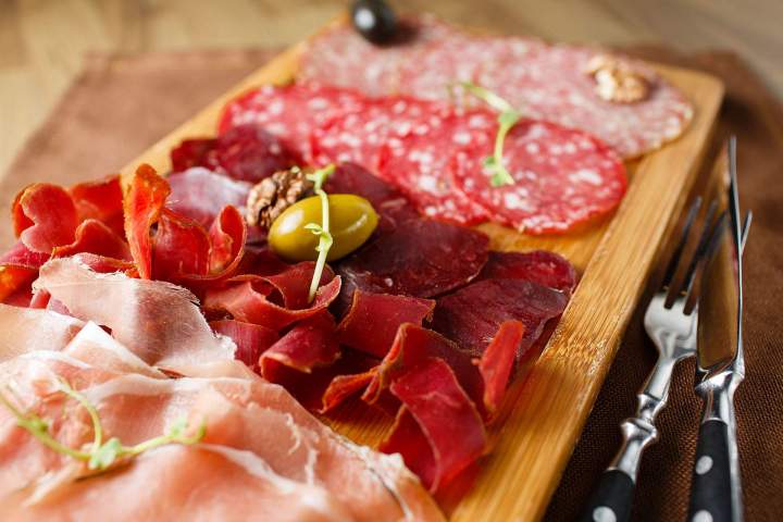 Appréciez nos charcuteries et fromages italiens authentiques.